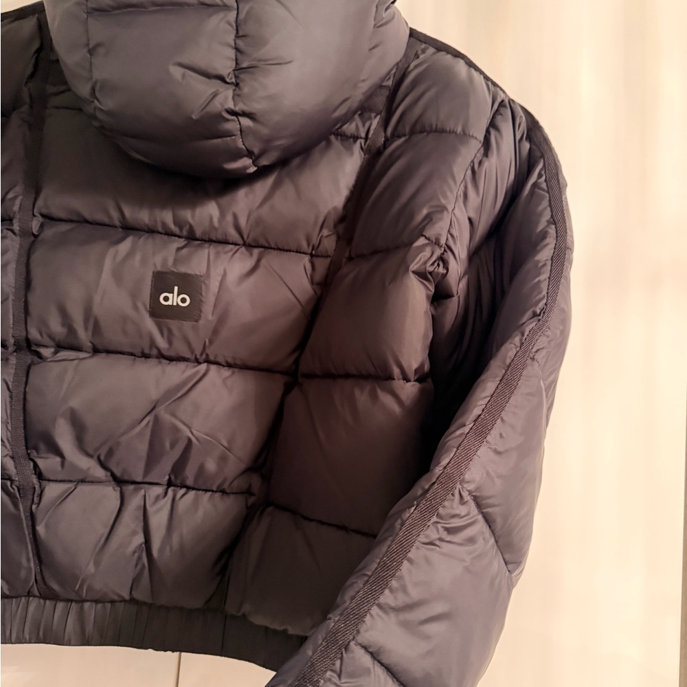 ALO Yoga Black Puffer Jacket - Picture 5 of 9